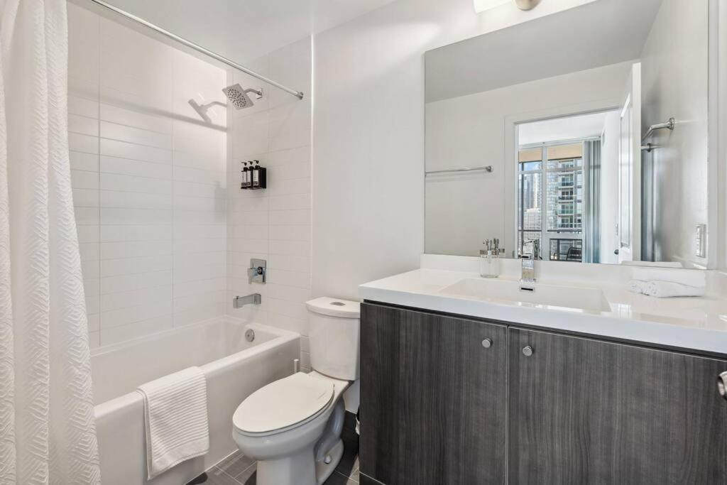 Amazing View 2Br St Lawrence Market Condo, Downtown Toronto Exterior foto